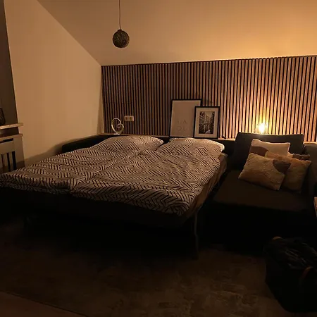 Lägenhet Lichtdurchflutete Dachgeschoss-wohnung Mit Grossem Balkon