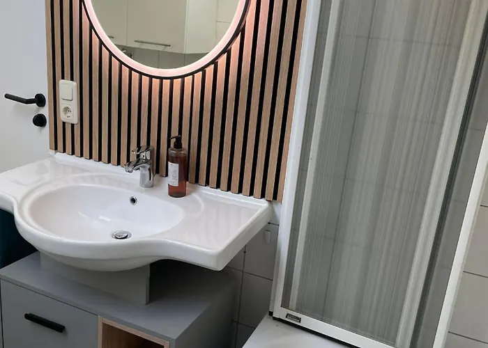 Lichtdurchflutete Dachgeschoss-wohnung Mit Grossem Balkon Lägenhet Bruckmühl