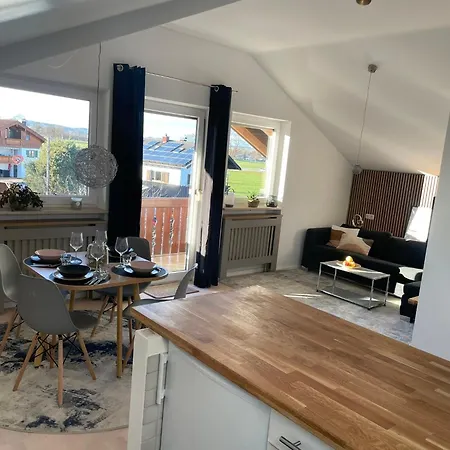 Lichtdurchflutete Dachgeschoss-wohnung Mit Grossem Balkon شقة *
