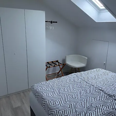 Lichtdurchflutete Dachgeschoss-wohnung Mit Grossem Balkon