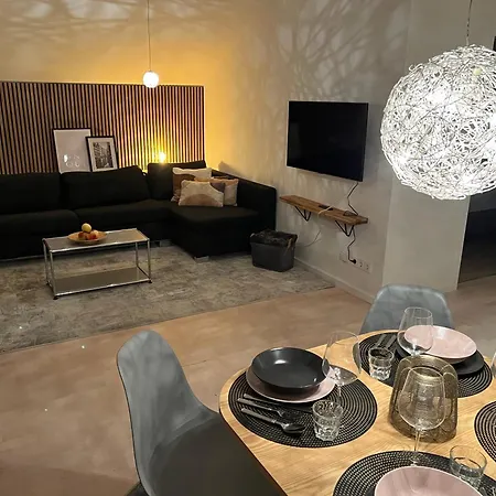 Lichtdurchflutete Dachgeschoss-wohnung Mit Grossem Balkon *
