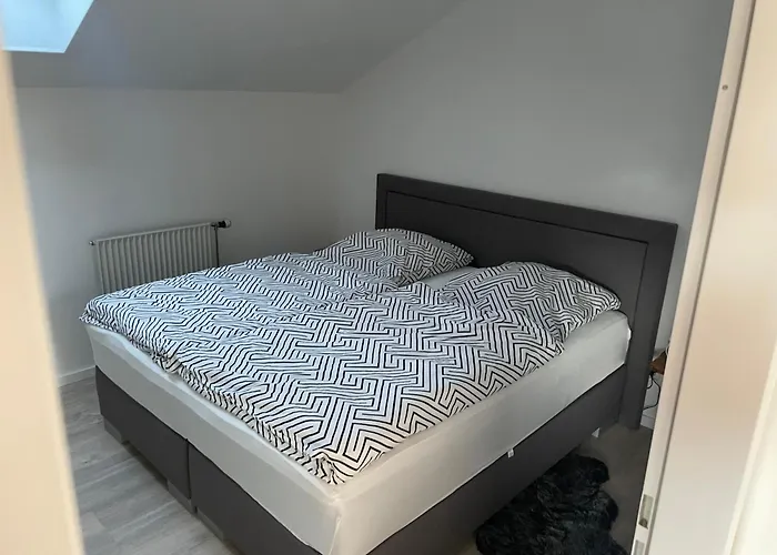 شقة Lichtdurchflutete Dachgeschoss-wohnung Mit Grossem Balkon Bruckmühl