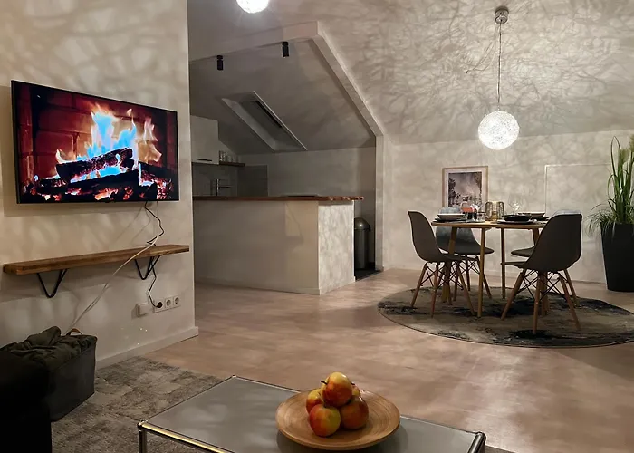 Lichtdurchflutete Dachgeschoss-wohnung Mit Grossem Balkon * Bruckmühl
