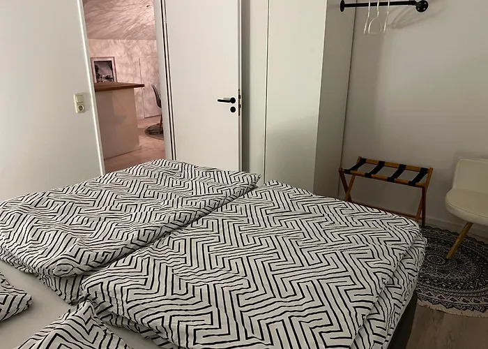 Lichtdurchflutete Dachgeschoss-wohnung Mit Grossem Balkon شقة *