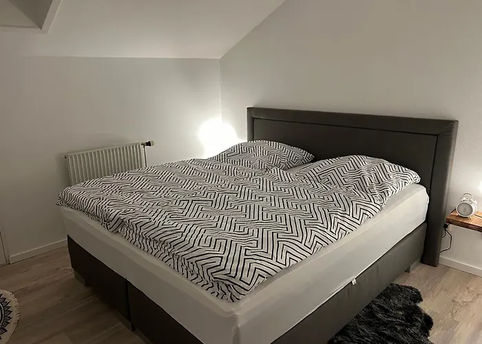 شقة Lichtdurchflutete Dachgeschoss-wohnung Mit Grossem Balkon Bruckmühl