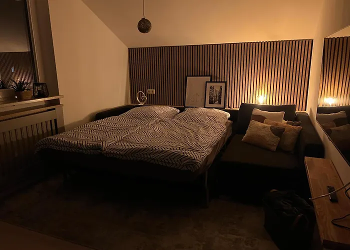 شقة Lichtdurchflutete Dachgeschoss-wohnung Mit Grossem Balkon