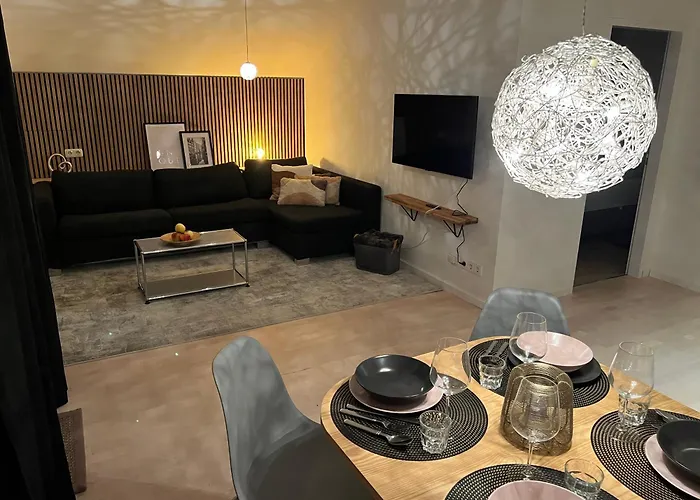 Lichtdurchflutete Dachgeschoss-wohnung Mit Grossem Balkon *