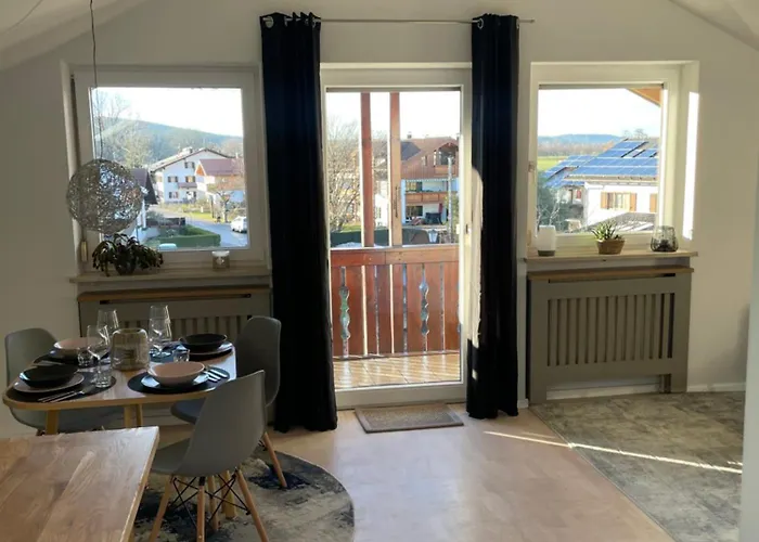 Lichtdurchflutete Dachgeschoss-wohnung Mit Grossem Balkon